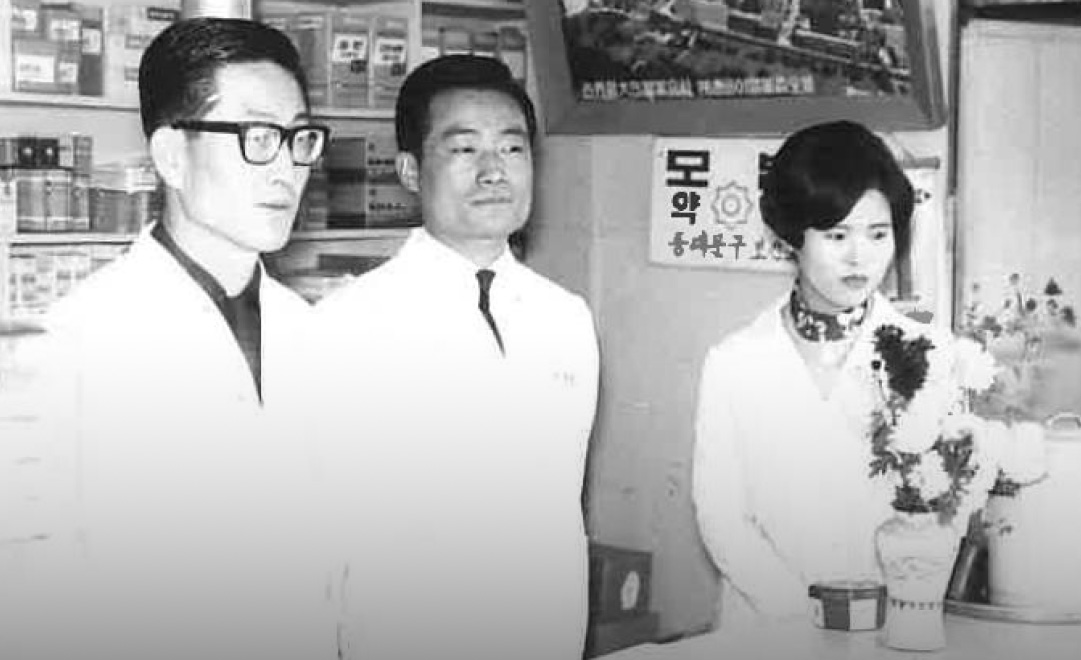 임성기 선대 회장, 송영숙, 직원 사진